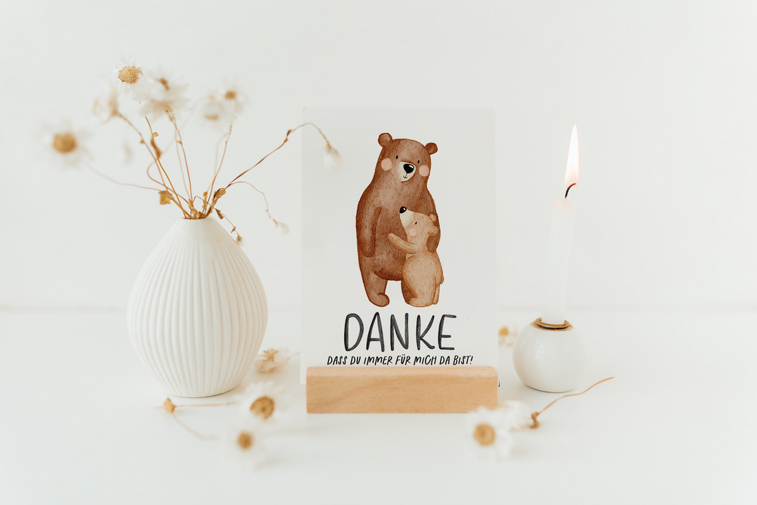 Hej Hanni Postkarte Bär Danke | für Erzieher*innen, Eltern und Lehrer*innen