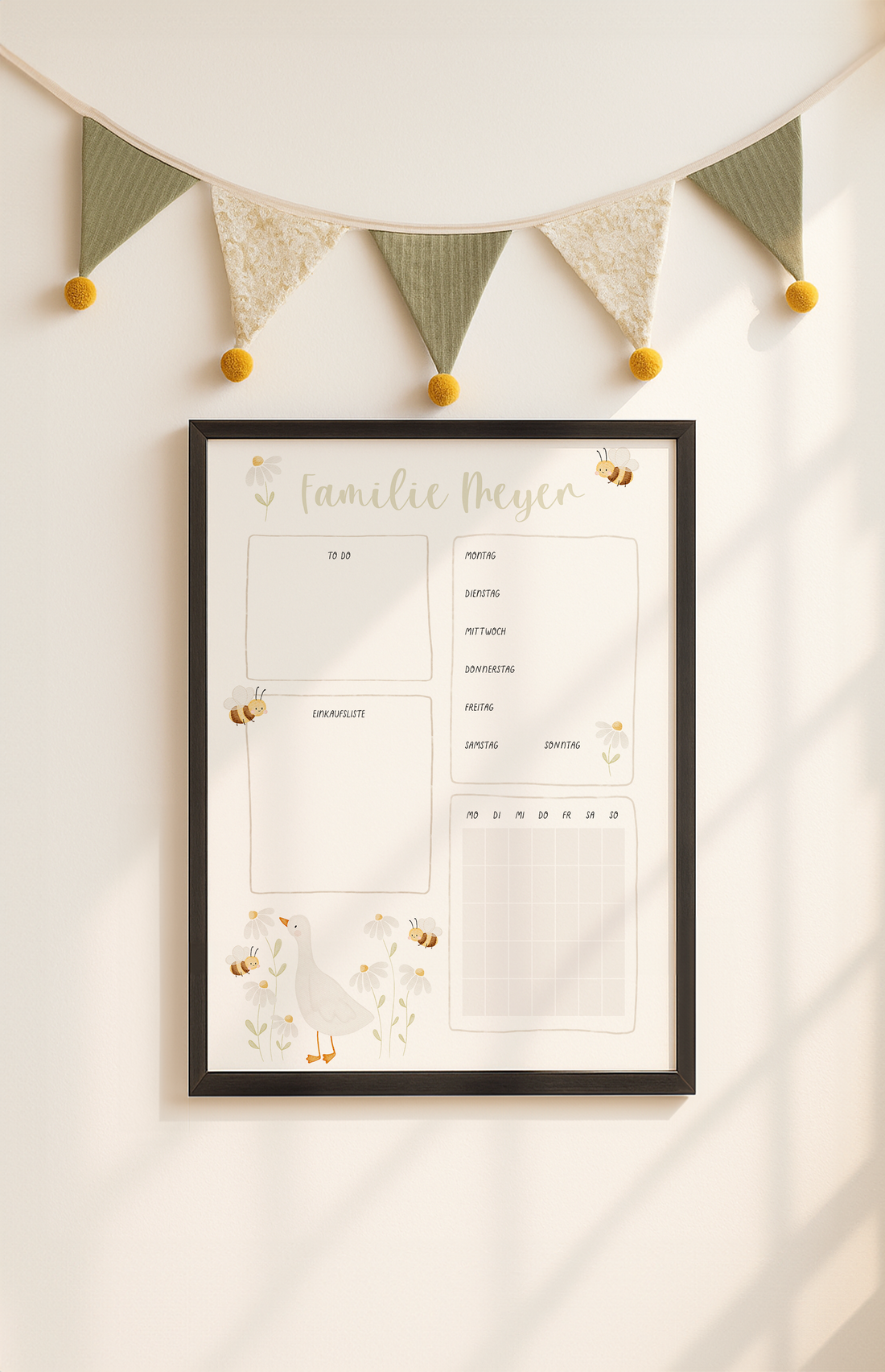 Familienplaner Gans & Bienen personalisiert mit Familiennamen inkl. Rahmen