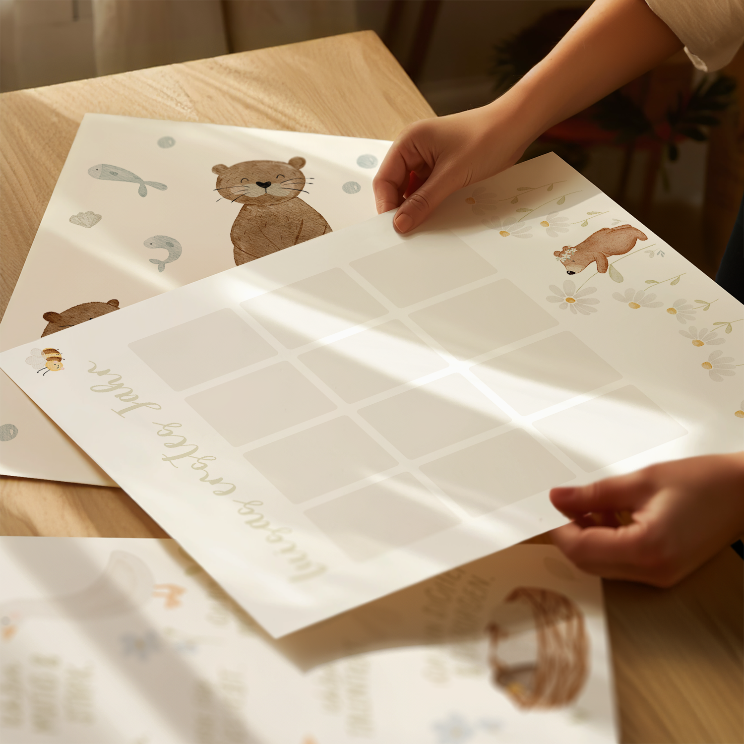 Kinderposter erstes Babyjahr Kleiner Bär mit Blume - für Fotos
