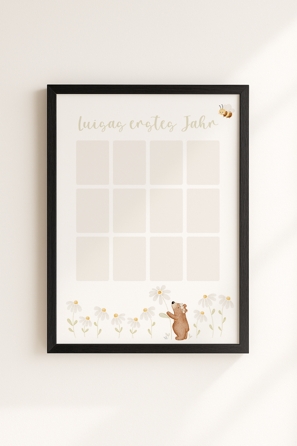 Kinderposter erstes Babyjahr Kleiner Bär mit Blume - für Fotos
