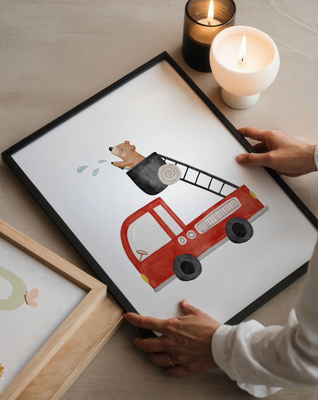 Kinderposter Feuerwehr mit kleinem Bären inkl. Rahmen