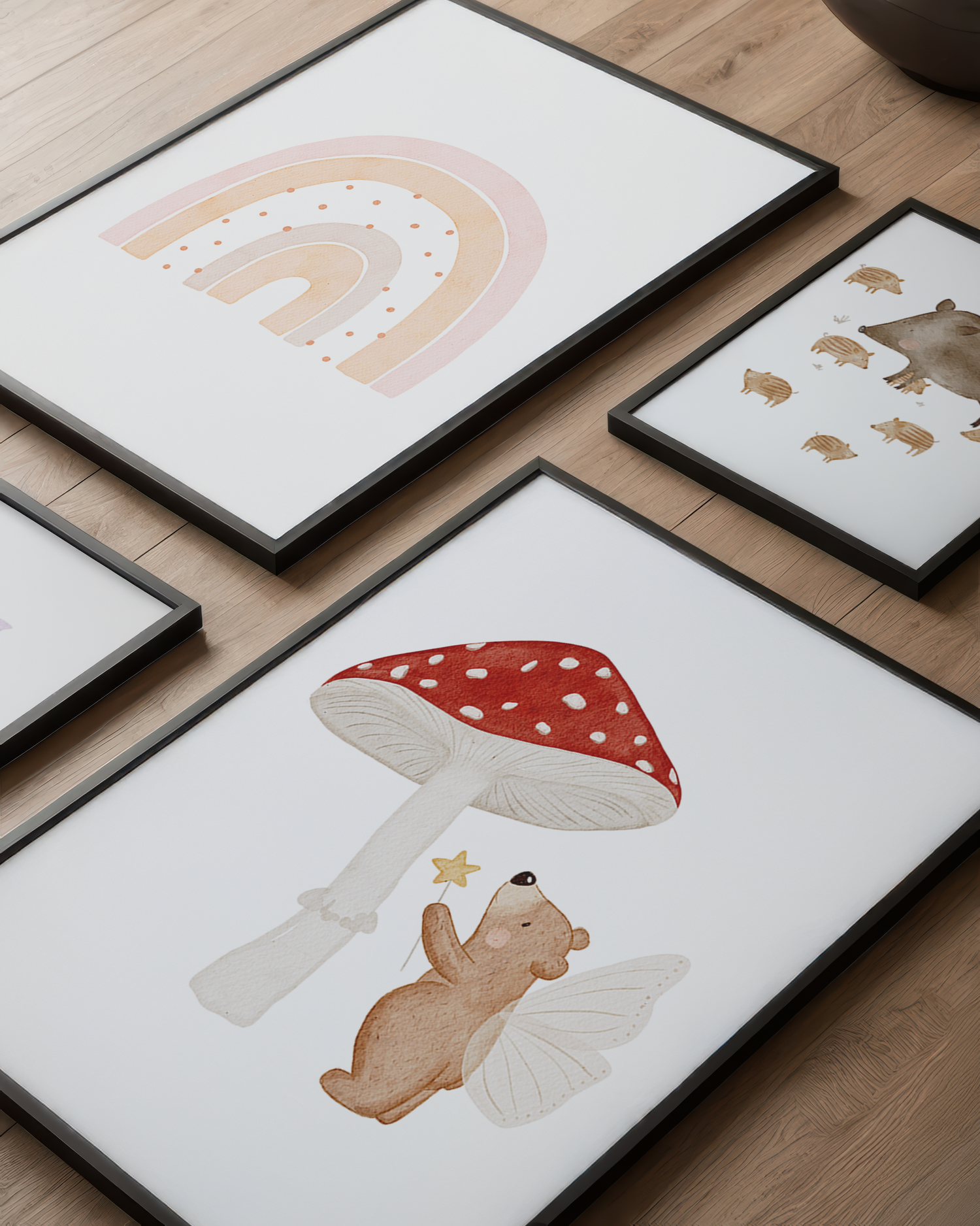 Kinderposter Kleiner Pilzbär mit Feenflügeln