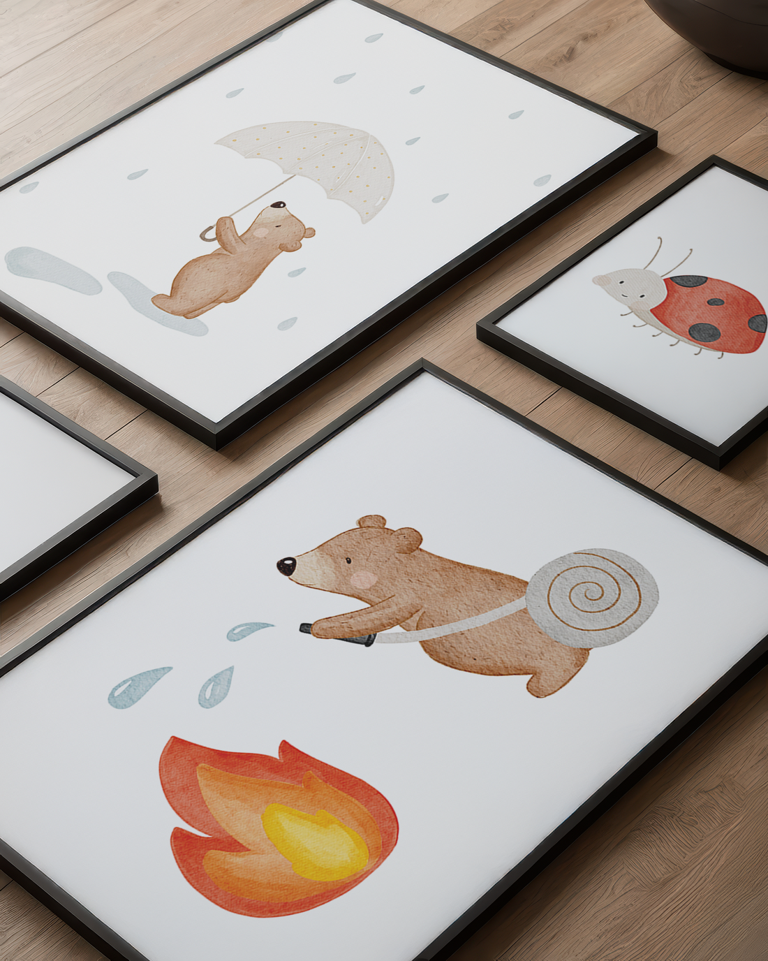 Kinderposter Kleiner Bär als Feuerwehrmann inkl. Rahmen