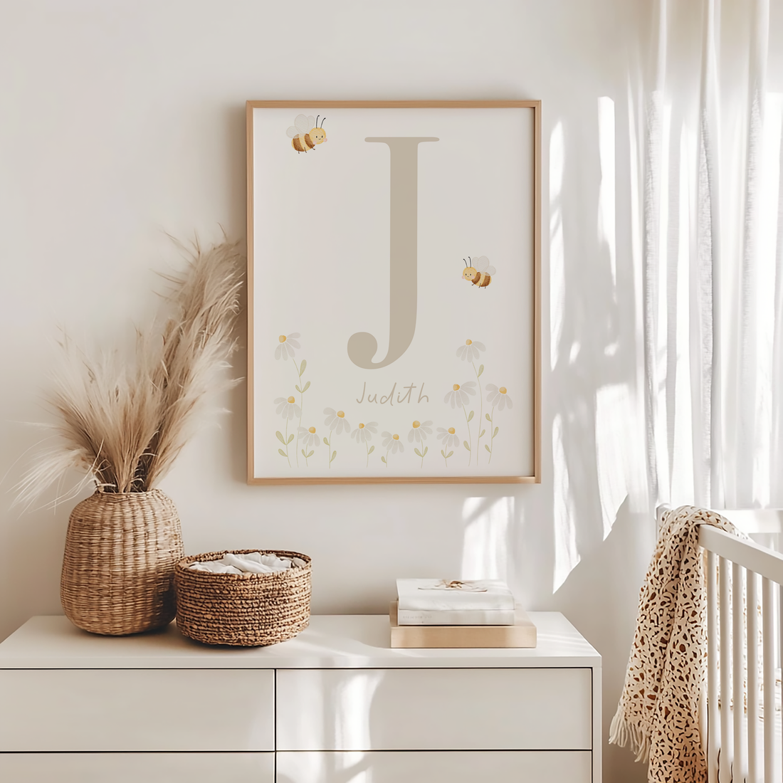 Buchstabenposter beige Bienen und Gänseblümchen