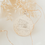 Weihnachtsanhänger Dachs im Auto Holz